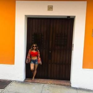 Meet your Posher, Claudia